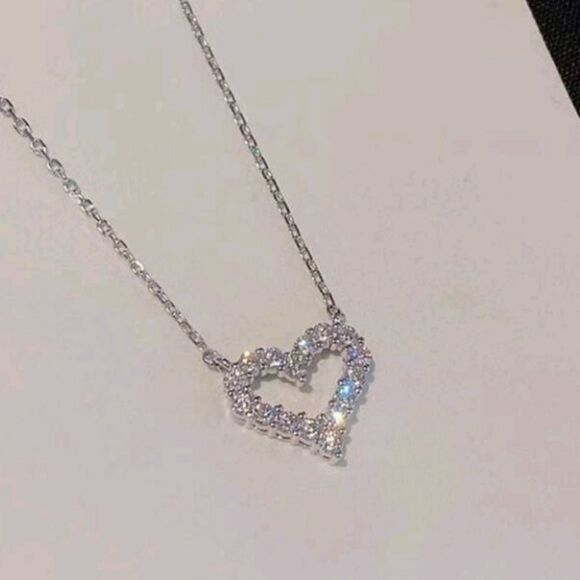 Diamond Heart Necklase - Picture 1 of 4